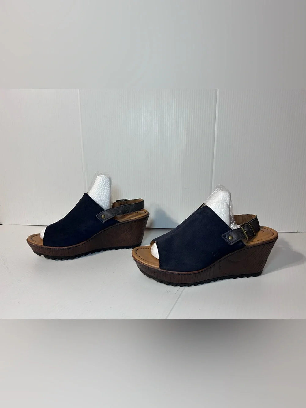 B.o.c. Navy leather wedge sandals women size 10 M